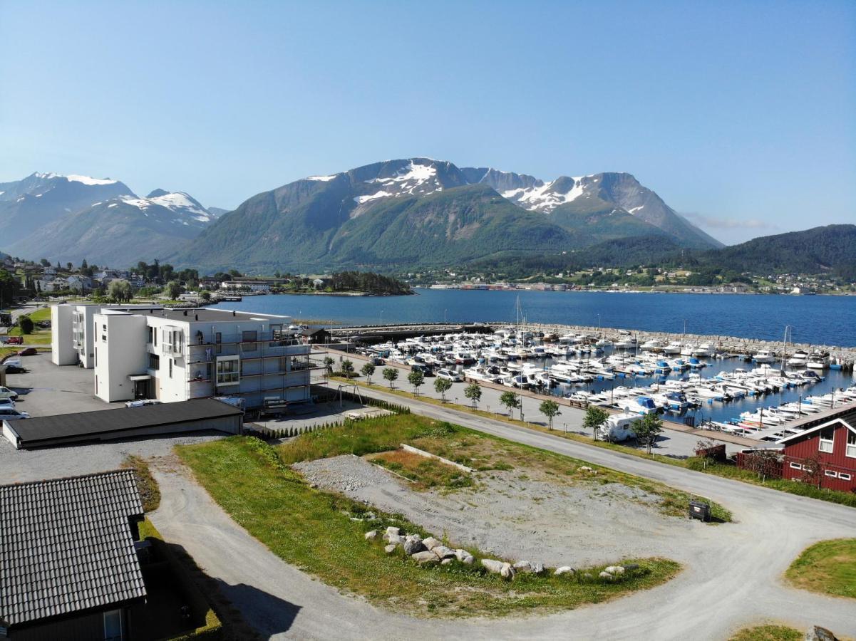 Aursnes Hotell Sykkylven Eksteriør billede